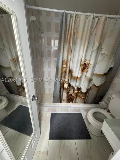 Bath - 80 W 56th St, Hialeah, FL 33012 photo 3 of 3