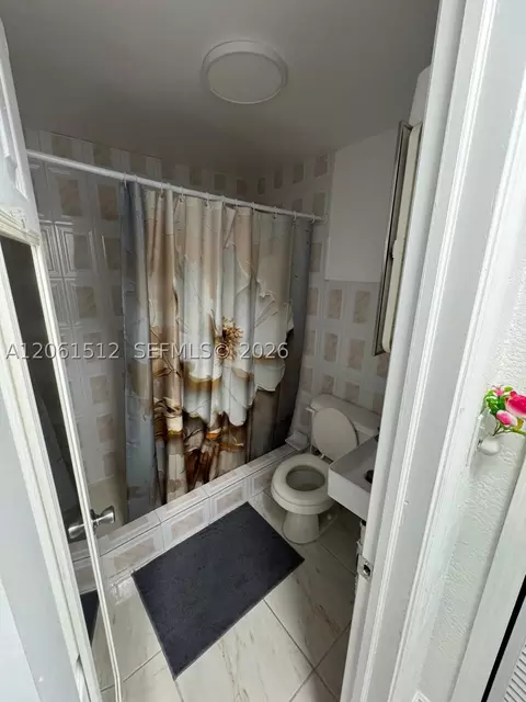 Bath - 80 W 56th St, Hialeah, FL 33012 photo 2 of 3