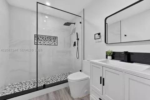 Bath - 858 E 21st St, Hialeah, FL 33013 photo 2 of 3