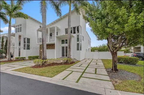 3341 NW 84th Ct, Doral, FL 33122