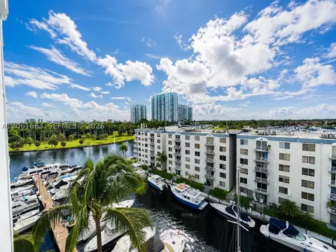 1700 NW N River Dr #805, Miami, FL 33125