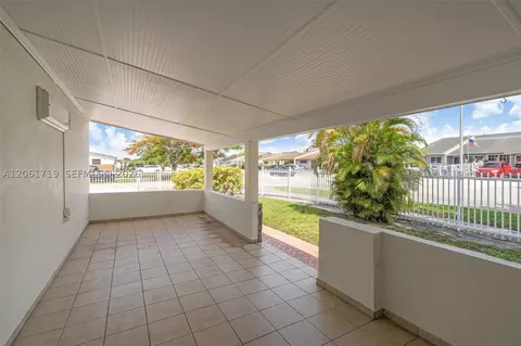 Exterior - 3685 W 9th Ave, Hialeah, FL 33012 photo 3 of 5