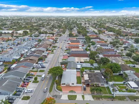View/Area - 3685 W 9th Ave, Hialeah, FL 33012 photo 7 of 9