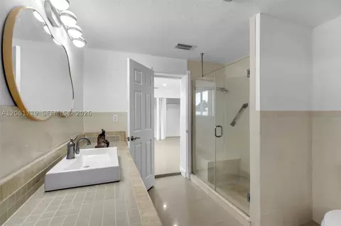 Bath - 3685 W 9th Ave, Hialeah, FL 33012 photo 1 of 3