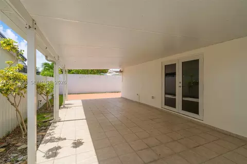 Exterior - 3685 W 9th Ave, Hialeah, FL 33012 photo 2 of 5