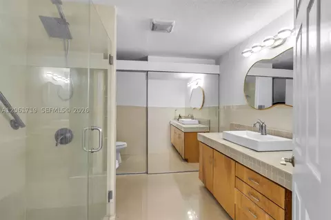 Bath - 3685 W 9th Ave, Hialeah, FL 33012 photo 2 of 3