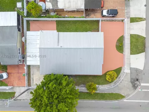 View/Area - 3685 W 9th Ave, Hialeah, FL 33012 photo 4 of 9