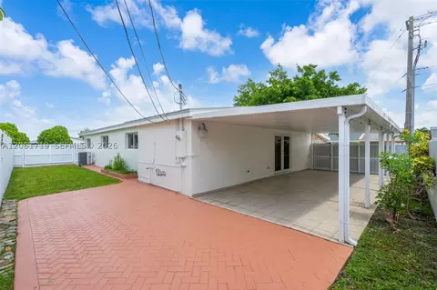 Exterior - 3685 W 9th Ave, Hialeah, FL 33012 photo 4 of 5