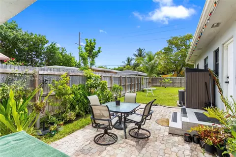 2407 Dewey St, Hollywood, FL 33020