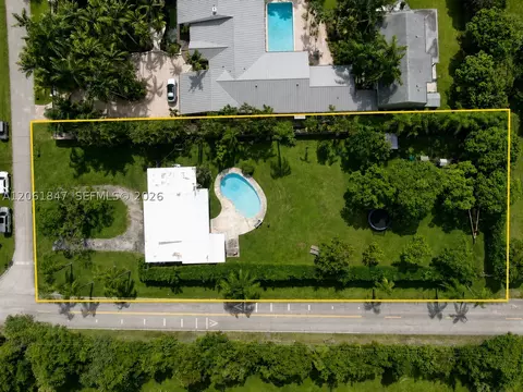 7550 SW 75th St, Miami, FL 33143