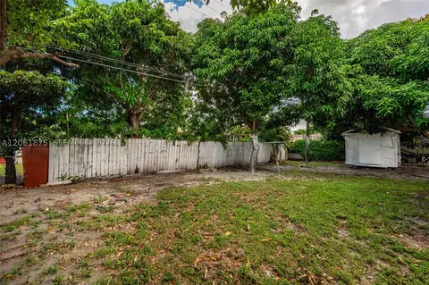 Exterior - 998 W 68th St, Hialeah, FL 33014 photo 2 of 3