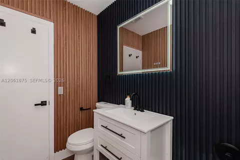 Bath - 998 W 68th St, Hialeah, FL 33014 photo 3 of 3