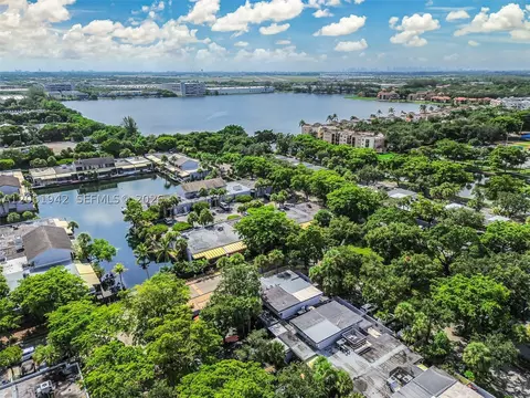 View/Area - 6402 Windmill Gate Rd, Miami Lakes, FL 33014 photo 6 of 16