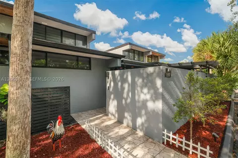 Exterior - 6402 Windmill Gate Rd, Miami Lakes, FL 33014 photo 4 of 12