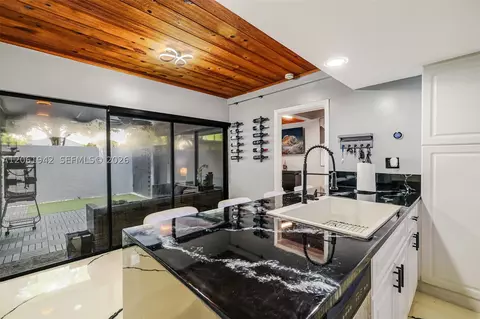 Kitchen - 6402 Windmill Gate Rd, Miami Lakes, FL 33014 photo 4 of 5