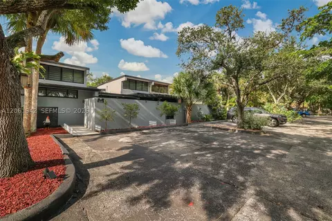 Exterior - 6402 Windmill Gate Rd, Miami Lakes, FL 33014 photo 2 of 12