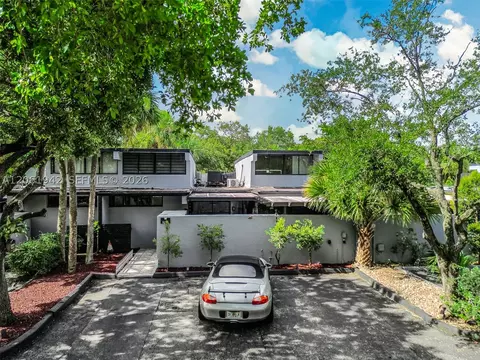 Exterior - 6402 Windmill Gate Rd, Miami Lakes, FL 33014 photo 6 of 12