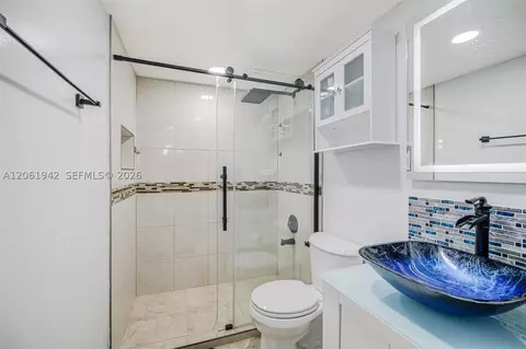 Bath - 6402 Windmill Gate Rd, Miami Lakes, FL 33014 photo 2 of 2