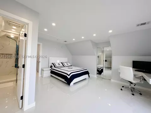 Bedroom - 850 E 105th Street Ocean E, Marathon, FL 33050 photo 3 of 14