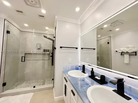 Bath - 850 E 105th Street Ocean E, Marathon, FL 33050 photo 6 of 8