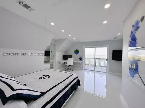 Bedroom - 850 E 105th Street Ocean E, Marathon, FL 33050 photo 1 of 14