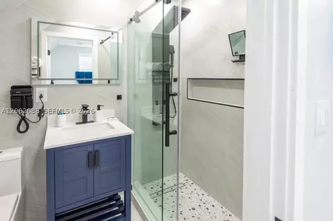 Bath - 850 E 105th Street Ocean E, Marathon, FL 33050 photo 2 of 8