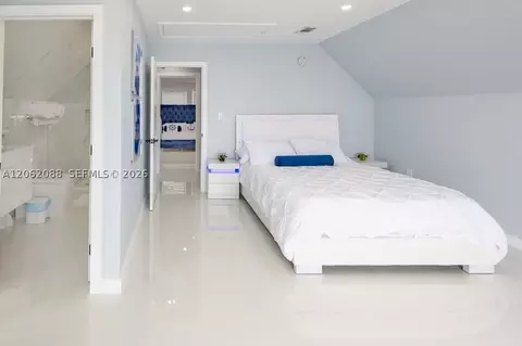 Bedroom - 850 E 105th Street Ocean E, Marathon, FL 33050 photo 4 of 14