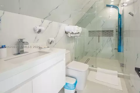 Bath - 850 E 105th Street Ocean E, Marathon, FL 33050 photo 7 of 8