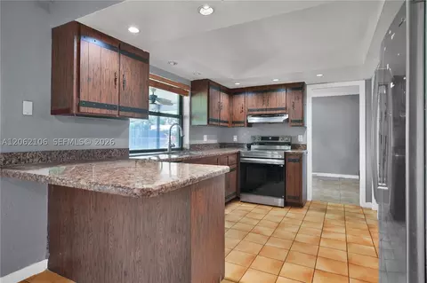 Kitchen - 2587 E Rd, Loxahatchee, FL 33470 photo 1 of 4