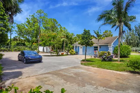 Exterior - 2587 E Rd, Loxahatchee, FL 33470 photo 3 of 5