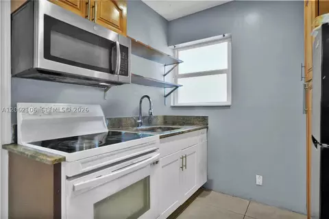 Kitchen - 2587 E Rd, Loxahatchee, FL 33470 photo 4 of 4
