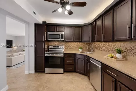 2750 NE 183rd St #304, Aventura, FL 33160