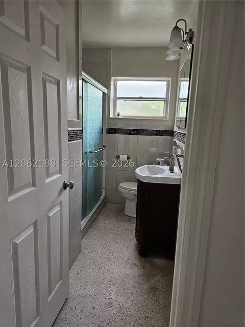 Bath - 648 E 28th St, Hialeah, FL 33013 photo 2 of 4