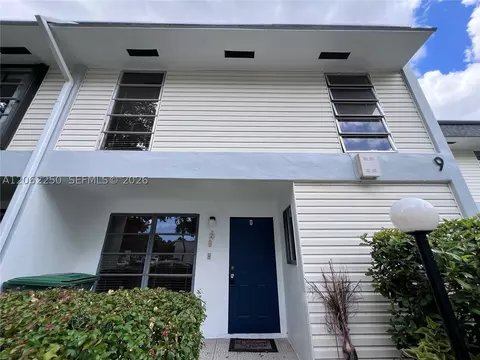 2750 N 34th Ave #9D, Hollywood, FL 33021