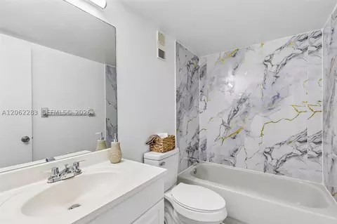 Bath - 1900 W 68th St #B203, Hialeah, FL 33014 photo 4 of 5