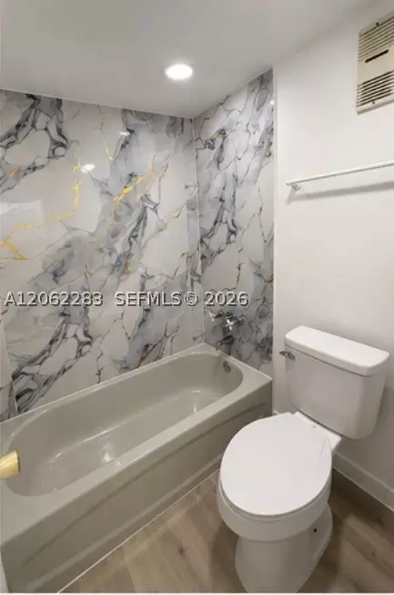 Bath - 1900 W 68th St #B203, Hialeah, FL 33014 photo 2 of 2