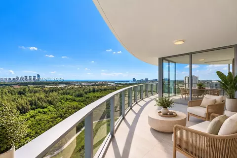 2411 Laguna Cir #2011, North Miami, FL 33181