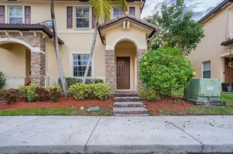 9125 SW 227th St #1, Cutler Bay, FL 33190