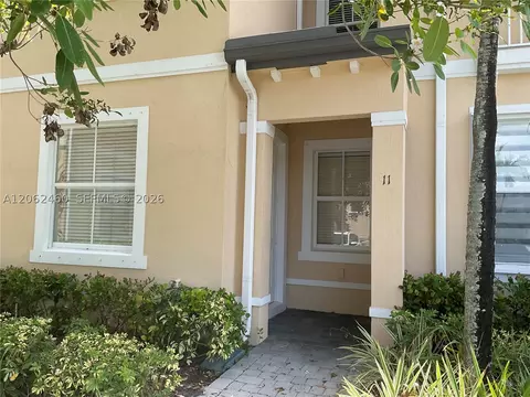 2885 SE 1st Dr #11, Homestead, FL 33033