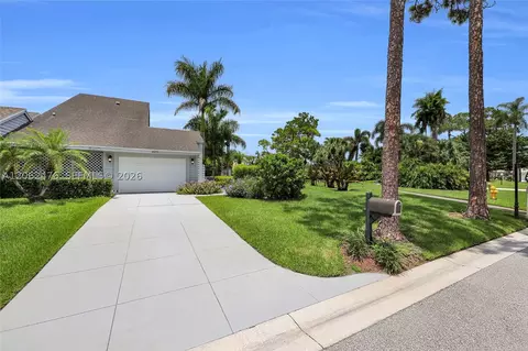 6879 Palm Grove Ct, Palm Beach Gardens, FL 33418