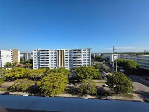 319 NE 14th Ave #702, Hallandale Beach, FL 33009