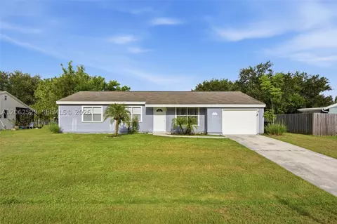 205 SW Kentwood Rd, Port Saint Lucie, FL 34953