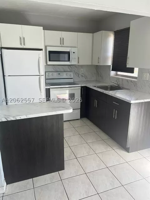 7505 SW 82nd St #314, Miami, FL 33143
