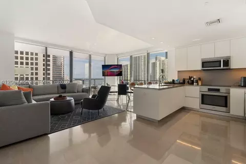 68 SE 6th St #2101, Miami, FL 33131