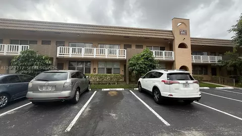 9081 Sunrise Lakes Blvd #105, Sunrise, FL 33322