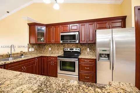 7927 NW 50th St, Lauderhill, FL 33351