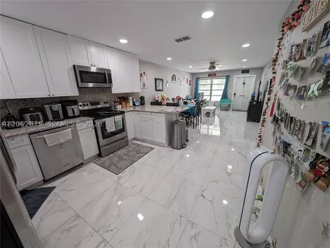 7761 NW 42nd Pl, Coral Springs, FL 33065