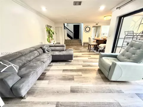 2041 Bayberry Dr, Pembroke Pines, FL 33024