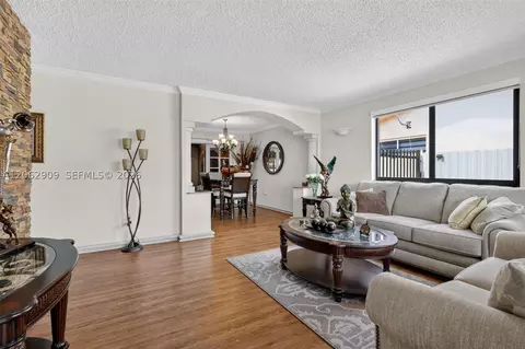 Living - Undisclosed, Hialeah, FL 33012 photo 1 of 3