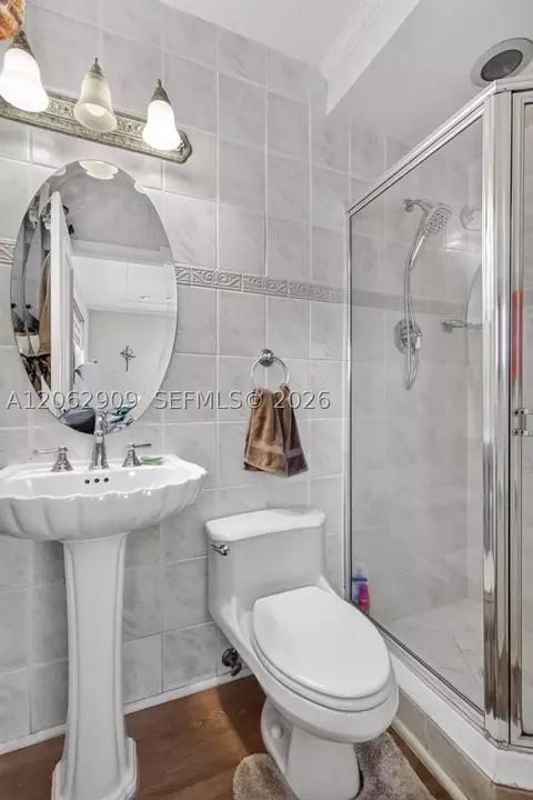 Bath - Undisclosed, Hialeah, FL 33012 photo 2 of 5